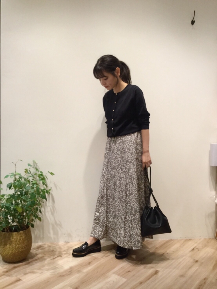 【京阪モール】美シルエットの花柄スカート