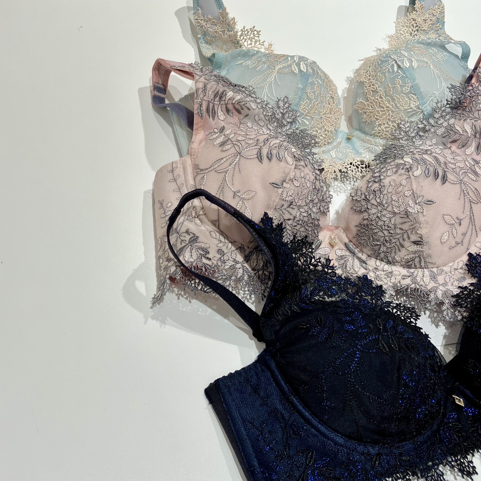 姿勢をサポート＆気軽にスタイルアップ！【ＡＭＰＨＩ】