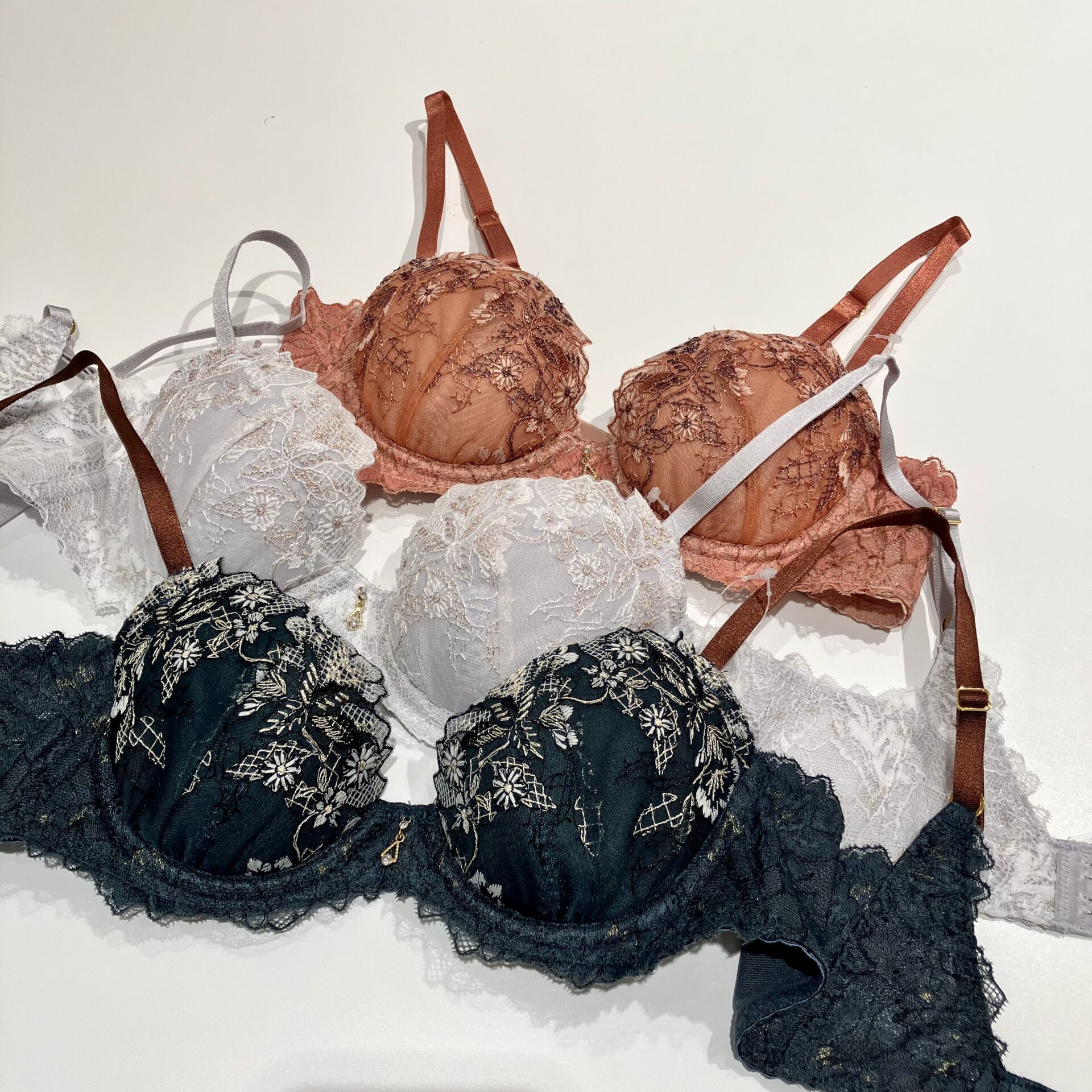 長時間、バストをしっかりホールド！【ＡＭＰＨＩ】