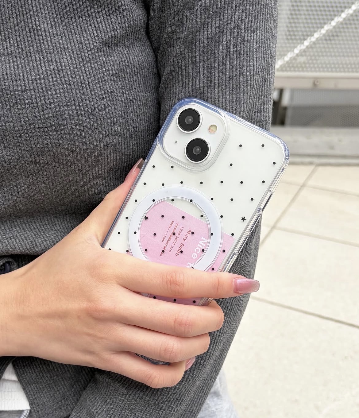 【スマホもコーデの一部に】